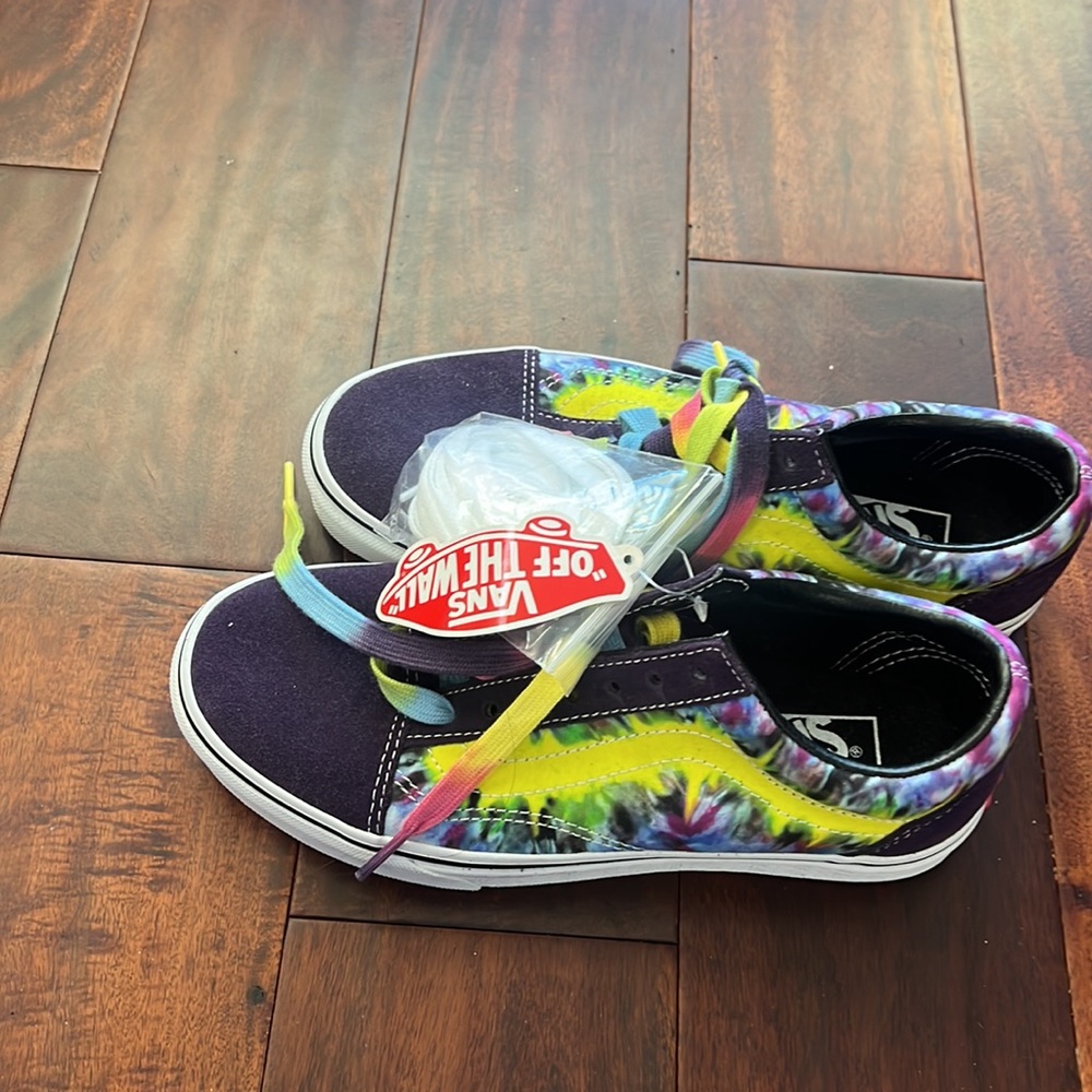 🐳🐬- New VANS Women’s shoes sneakers US 7.5